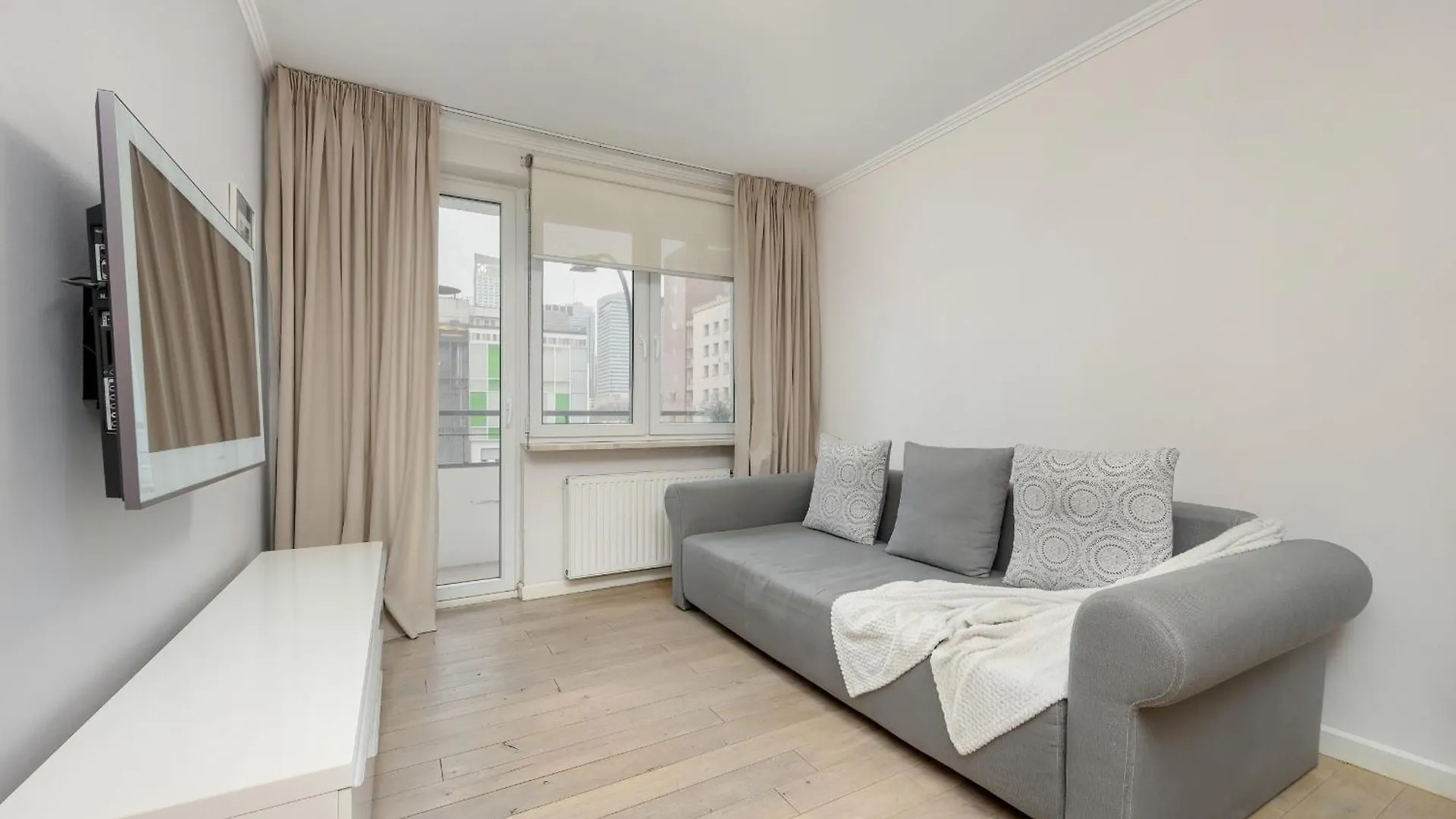 Central Warsaw Apartment Near Metro Swietokrzyska By Noclegi Renters Poland